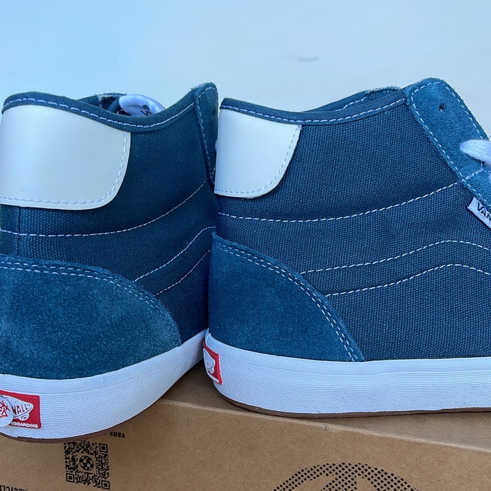 Vans WMNS The Lizzie
Teal
VN0A4BX1TEA
Sneakers - Picture 15 of 16